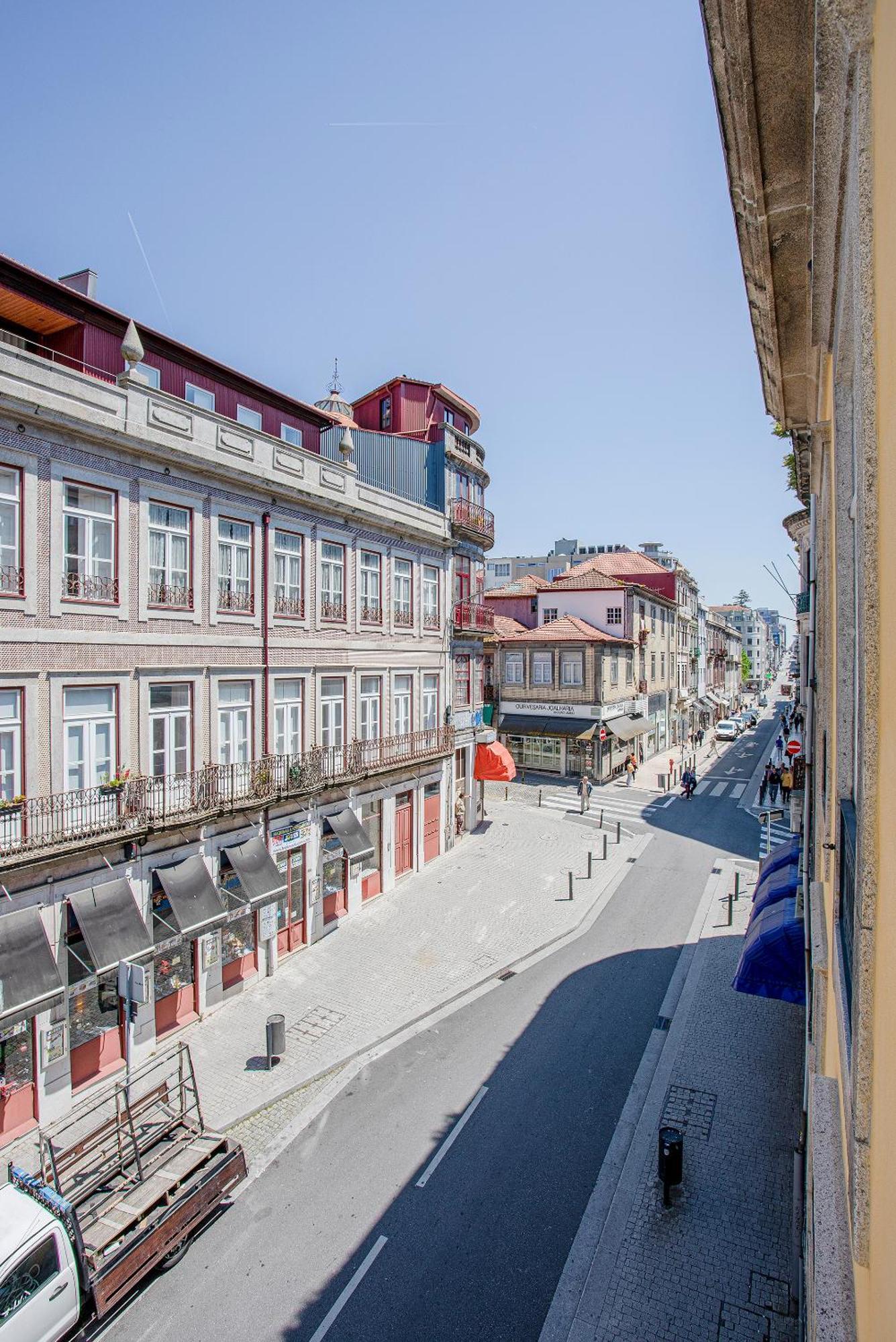 Liiiving In - Aliados Stone Oporto