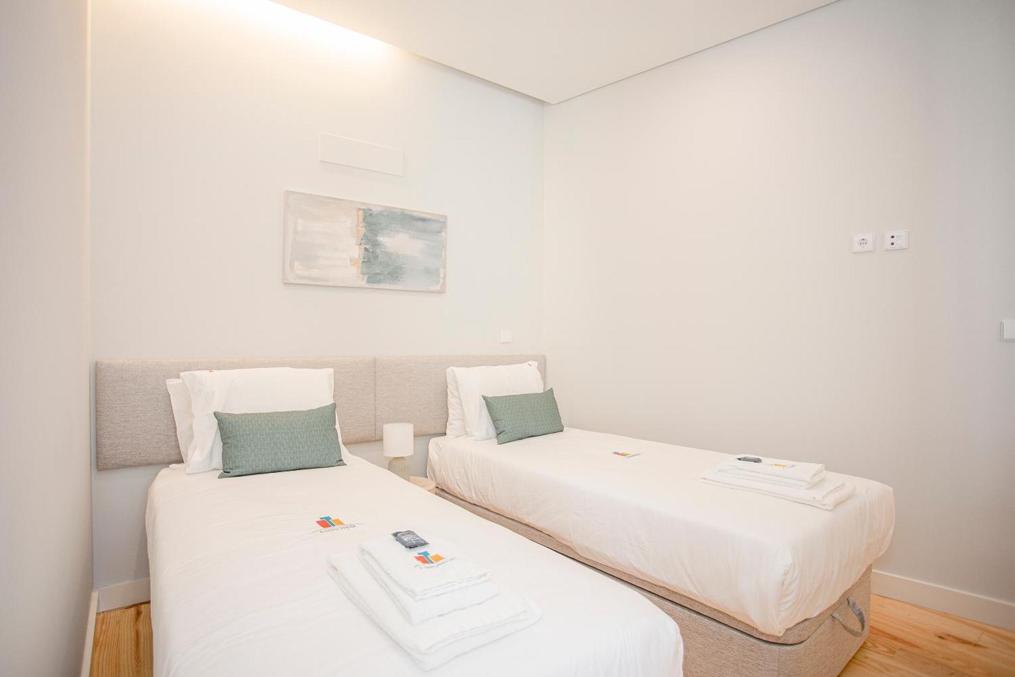 Liiiving In - Aliados Stone Apartment *